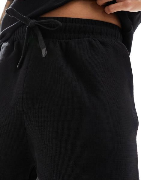 Шорти Bershka waffle textured shorts black